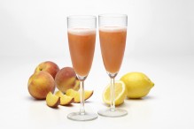 Ore 24.00 Spuntino di mezzanotteSorbetto di Pesche all’albana