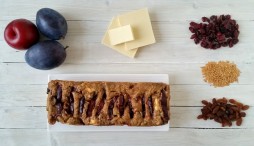 Dal blog: Bettina in cucina  Plumcake con susine prugne semi di lino e cioccolato